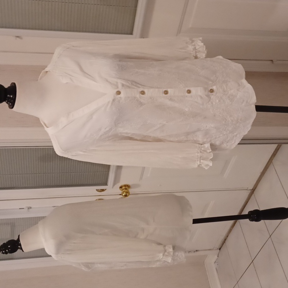 4/$80 White Floral Embroidered Blouse - Size Small